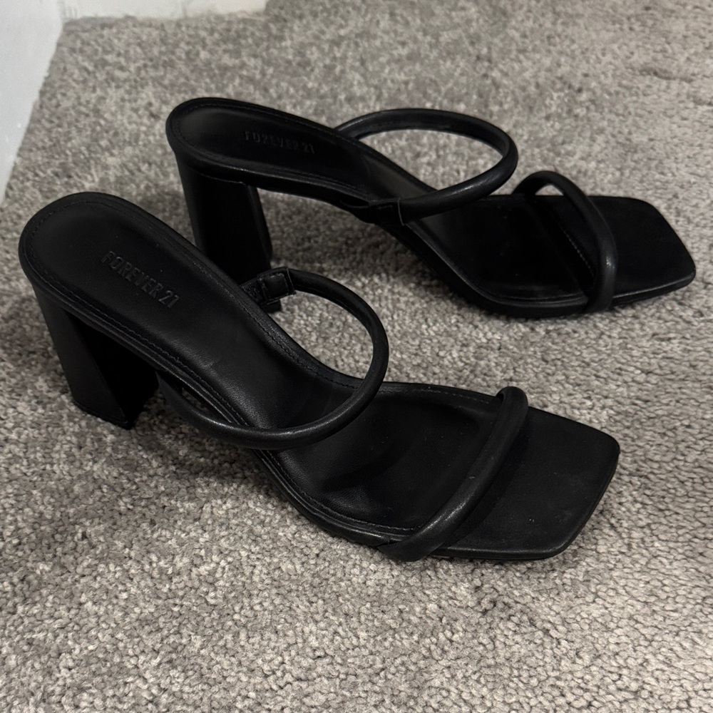 Forever 21 Elegant Black Heeled Sandals (size 8)